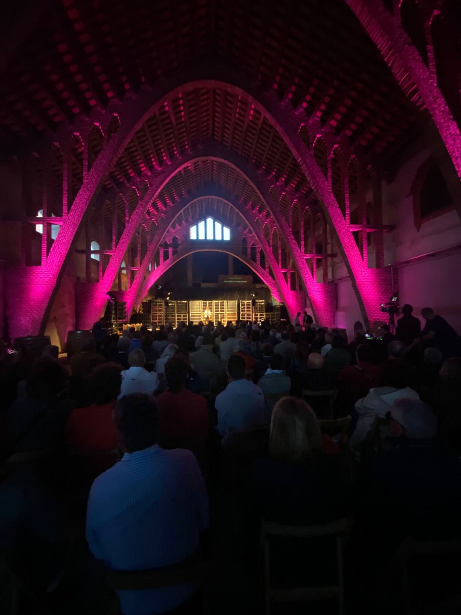 etorrents's tweet photo. Màgia pura: presentar a la Catedral del Vi de #FundacióDomenys escoltant el mestre @jordisavall , sentint la presència de #CèsarMartinell a cada arc equilibrat d’aquesta meravella i celebrar-ho amb vins i caves #Domenio de #CellersDomenys
Nit de lluna increïble🌙
📸@isaacrcasals https://t.co/0BvBXZ6dBn