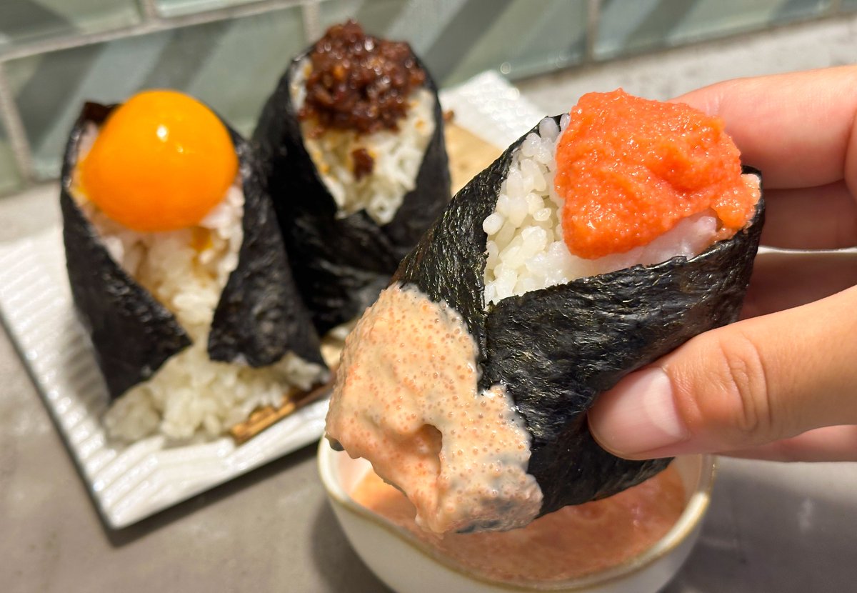 muni_gurume's tweet photo. 【Rahmen Eddie】
@東京：新宿御苑前駅から徒歩4分

濃厚なリコッタチーズの明太クリームラーメンを食べられるお店。
あっさりとした塩ラーメンをベースにリコッタと明太を溶かしながら食べる新感覚な一杯！
明太マヨにディップする明太おにぎりや卵黄、肉そぼろのおにぎりも人気🍙#PR https://t.co/2KSS9VgPJF