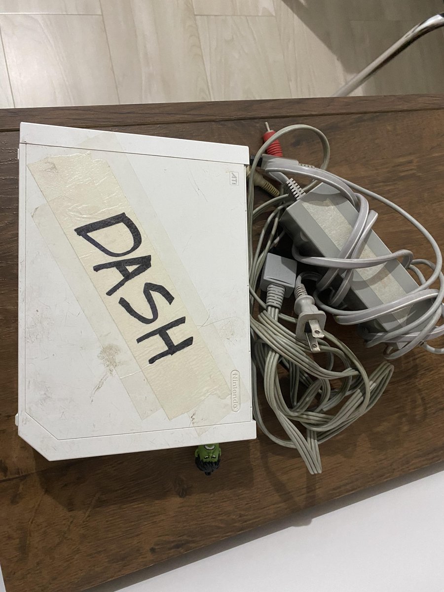 TeamDASHBR's tweet photo. 🚨ALERTA DE BAZAR🚨

Galera, estamos colocando alguns itens nossos a venda. O objetivo é captar $ para entrar em 2024 com monitores novos mais adequados para FGC (e smash 👀)

Segue o 🧶 para conferir os detalhes e se tem algo que interessa. 

Retweets muito bem-vindos💙 https://t.co/jc6MIQJ7IL