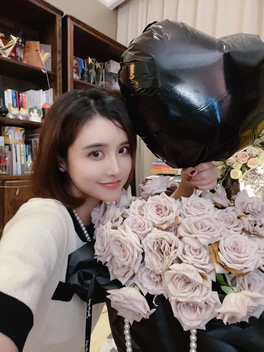 yifaer_chen's tweet photo. 水友们送的花花🌷🌷 https://t.co/iodOy4z5AO