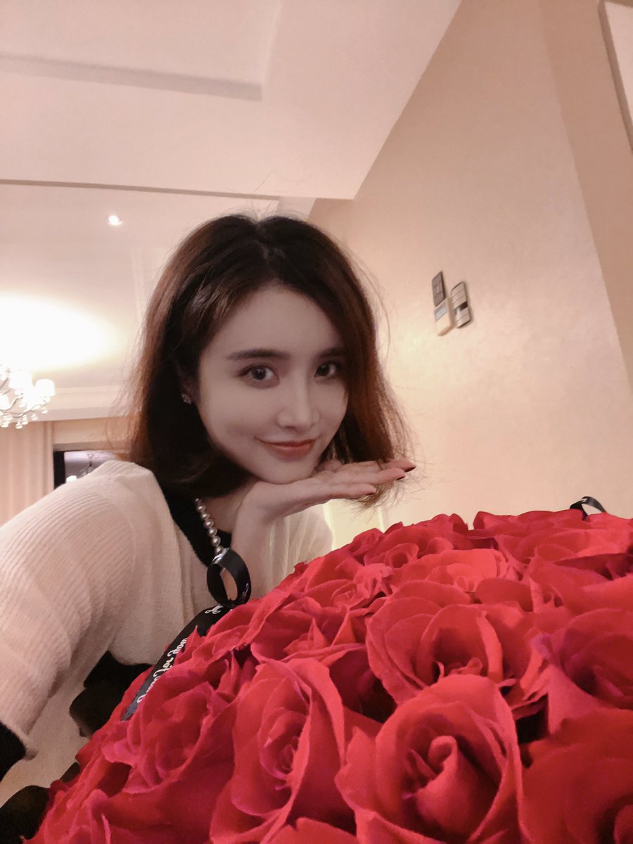 yifaer_chen's tweet photo. 水友们送的花花🌷🌷 https://t.co/iodOy4z5AO