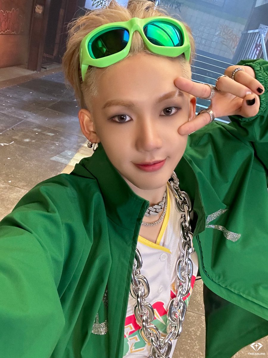 hamadasatara's tweet image. TREASURE B.O.M.B (Kaboom ver.) Selfie #최현석