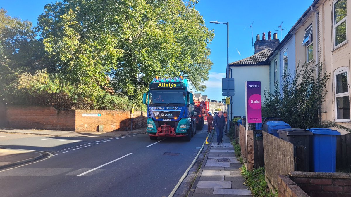 Something a little different an abnormal load through #ipswich this morning
