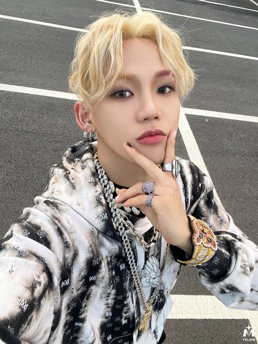 hamadasatara's tweet image. TREASURE B.O.M.B (Kaboom ver.) Selfie #최현석