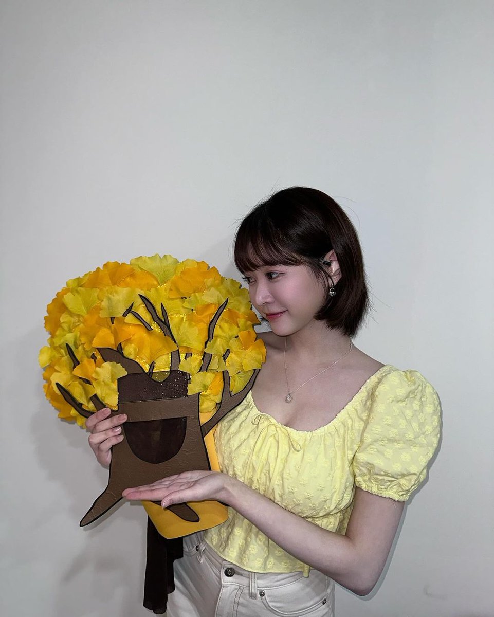 FranceBora's tweet image. ❥︎ INSTAGRAM - 231022 🍒 

#KingOfMaskedSinger 🍂💛
Lullet~ Éprouvant pour les nerfs King Of Masked Singer!!🎤
Comment c'était ~ ??  Tu as tout de suite su que c'était moi ?😊

Je continuerai à venir vers toi à travers diverses chansons,