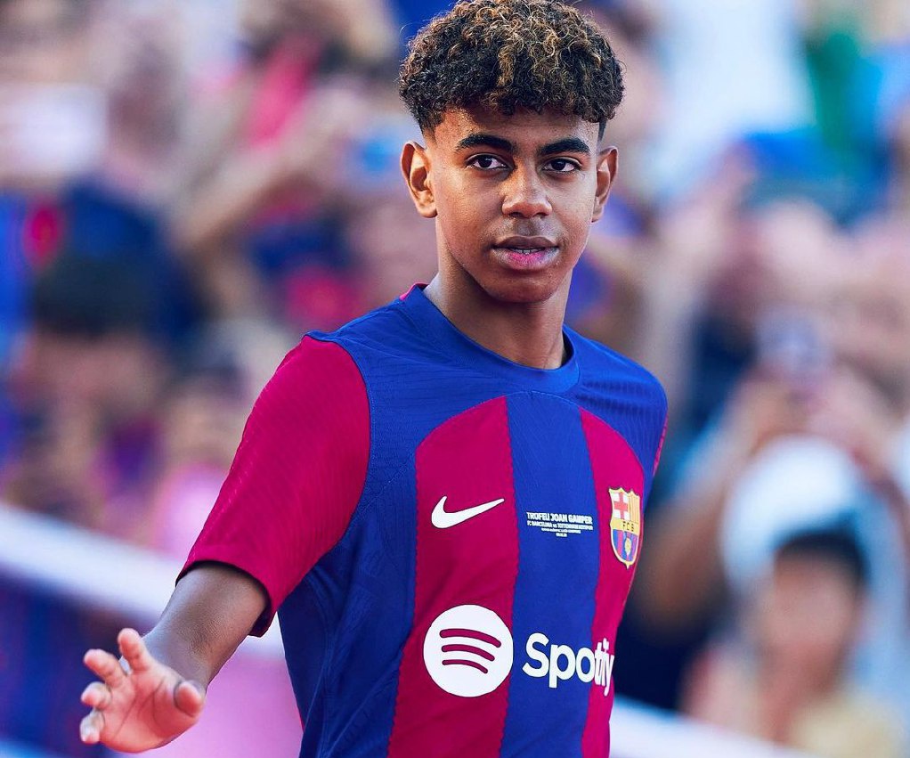 Notyeezus__'s tweet image. Football dipping? We are coming to save the sport.