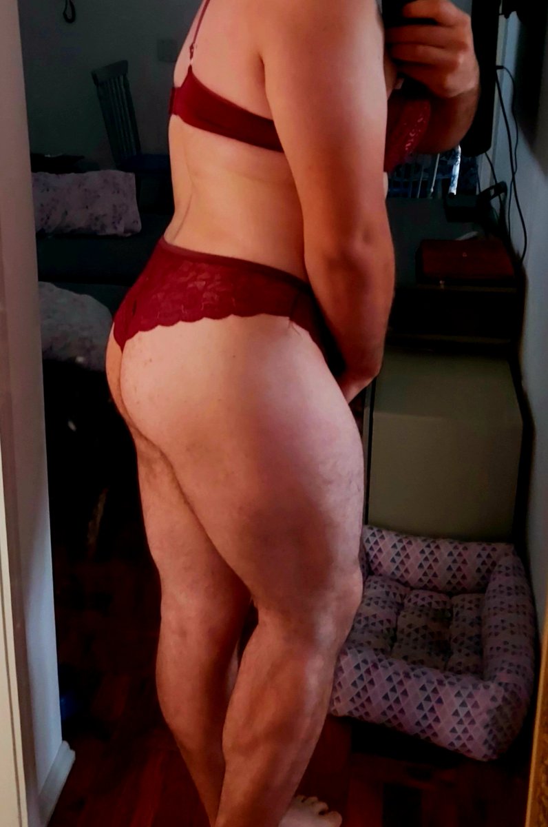CrossGaucha's tweet photo. O dia em que fiquei sozinha no apartamento de uma amiga 😏
Fiz a festa experimentando as roupinhas dela, desfilando, fotografando... pena ter me restado apenas essa foto. https://t.co/1A4Q1A67Cn