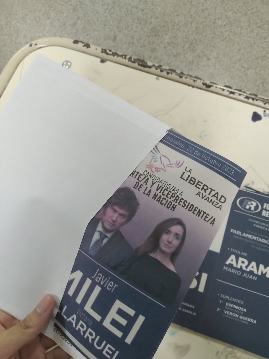 Ezeaguilera_'s tweet photo. Super voto Nacional a La Libertad Avanza, boleta completa como tiene que ser.

#MileiEnPrimeraVuelta https://t.co/S9008t4H1P
