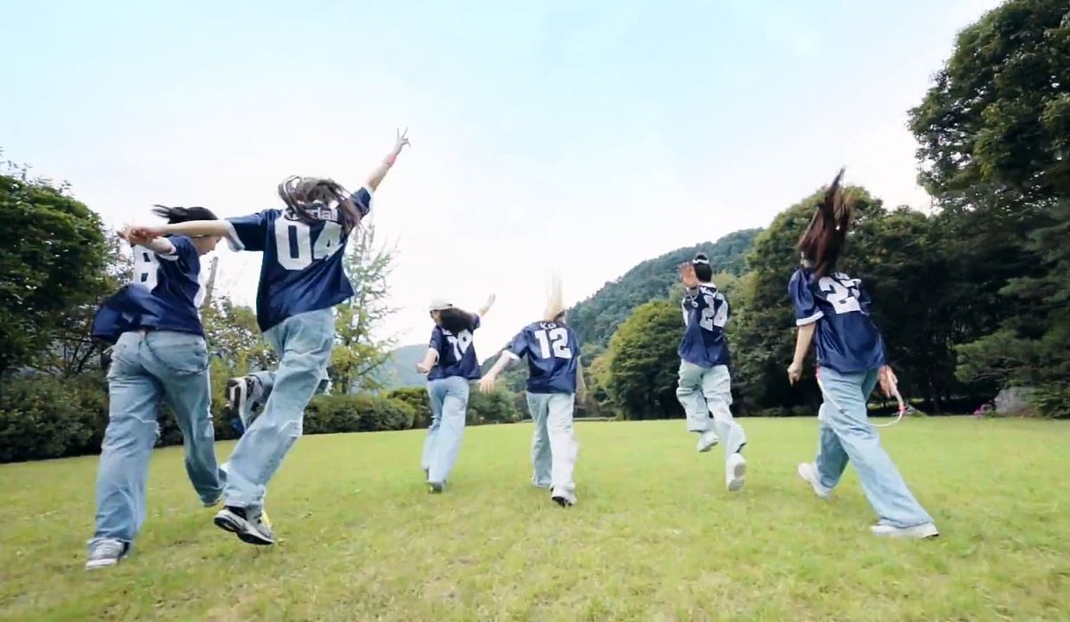 GirlsetGlobal's tweet photo. It's been a month since the A2K program ended, and VCHA members were announced and dropped their Pre-Debut single “Se Vit (New Light)” 💜

VCHA 1st Monthiversary!
#1ST_MONTH_WITH_VCHA
#VCHATIME #VCHA https://t.co/mm9Q3v4jDt