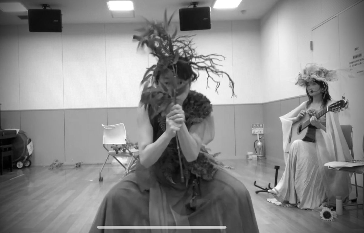 pfusako's tweet photo. 🌿『環-わ-』season2🌿
リハ進んでます❣️
自然の美しさ、命の循環をテーマに花、ダンス、音楽で表現します。
今年の夏は初めての海外パフォーマンスに挑戦し、世界最大演劇祭のエジンバラフリンジフェスティバルストリートに参加してきました♫帰国後初、凱旋公演です！ https://t.co/SKc2SgM9j4