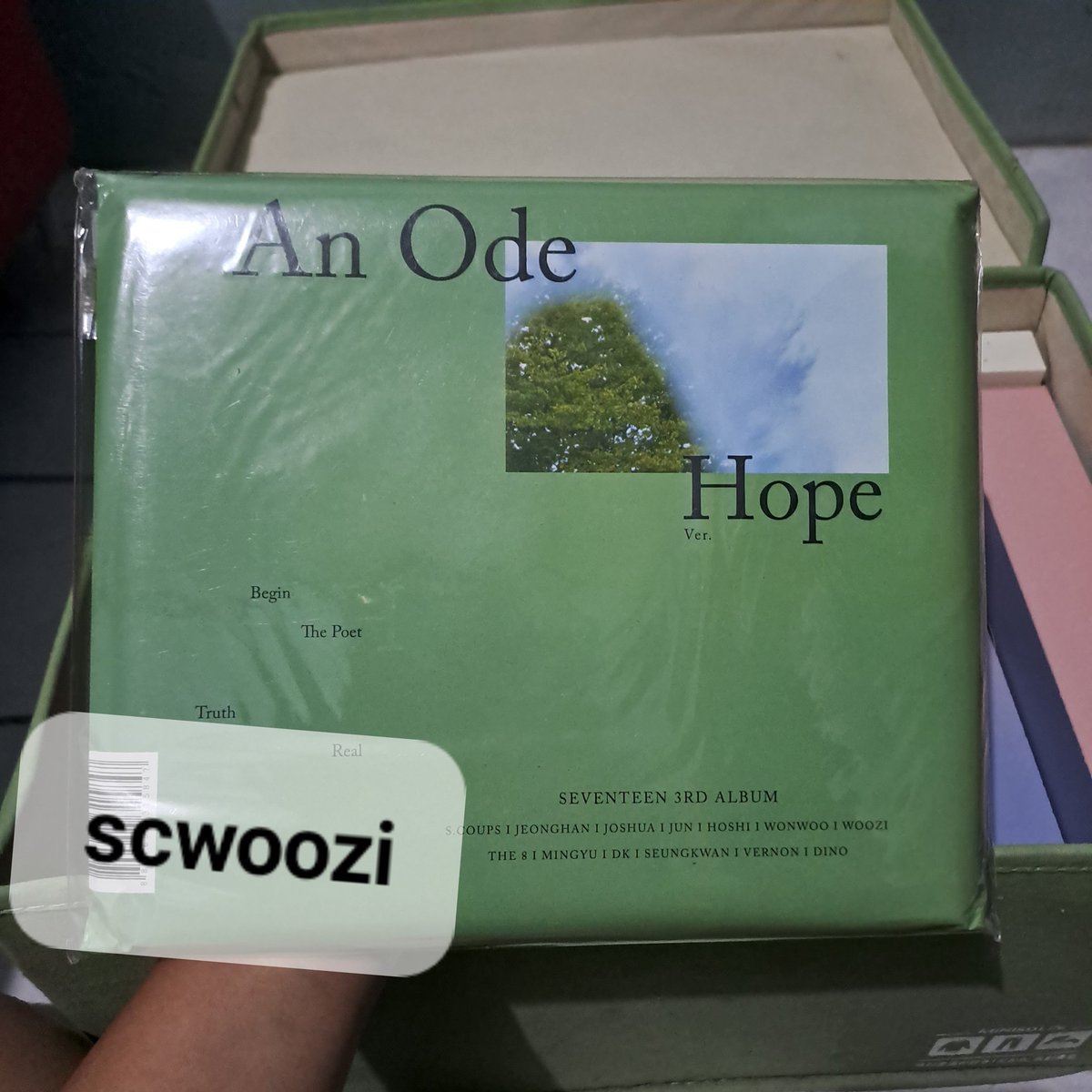scwoozi's tweet photo. wts / want to sell seventeen

woozi diamond edge strap keyring
💰 100K rupiah 
album only an ode hope ver.
💰 60K rupiah https://t.co/G8WGaSkrnV