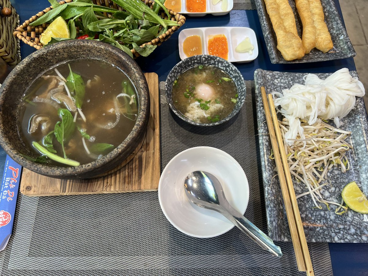 ThienPham2019's tweet photo. #Danang nếu có dịp ra Đà Nẵng, mọi người nhớ qua phố An Thương làm bát phở Dê bát đá , khởi động ngày mới đầy hứng khởi cùng bát phở thơm ngon
#dulich #anchoi #amthuc #CHEO https://t.co/k01Cz32kxI