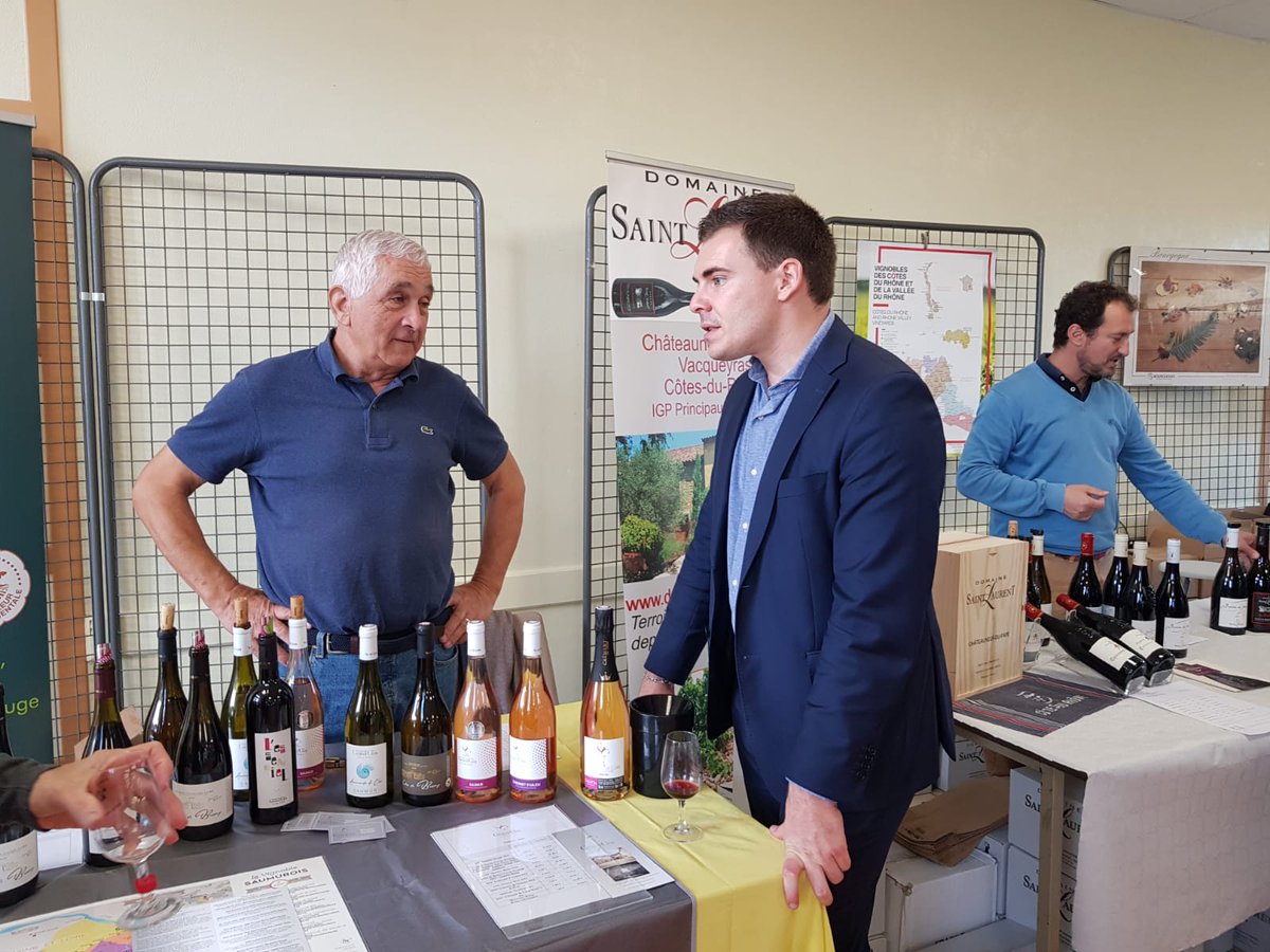 jordan_guitton's tweet photo. 🔵 Ce week-end à #Onjon se déroule la 12ème édition du salon des vins.
➡️ Au fil des années cet événement est devenu incontournable pour les amateurs de vins, mais aussi pour les exposants.
🍇 Des producteurs venus des quatre coins de la France font découvrir leurs produits. L'organisation de cet événement dans la ruralité montre qu'il est possible de rendre dynamique nos territoires ruraux.
👍 Félicitations à la municipalité et aux bénévoles pour l'organisation de cet événement qui dure tout le week-end.
#viticulture #vins #terroir #ruralité #Onjon #Aube #ChampagneArdenne