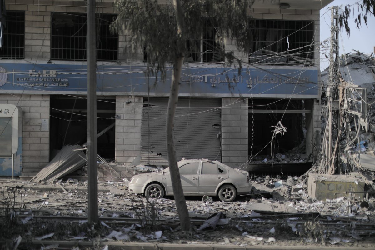 UNRWA's tweet photo. 🆘 @UNRWA will run out of fuel in three days

Without fuel, there will be no water, no functioning hospitals and bakeries. 

Without fuel, there will be no humanitarian assistance.

No fuel will further strangle the children, women and people of 📍#Gaza

https://t.co/oXO5a2o6Dv https://t.co/PeIf8o1LQF