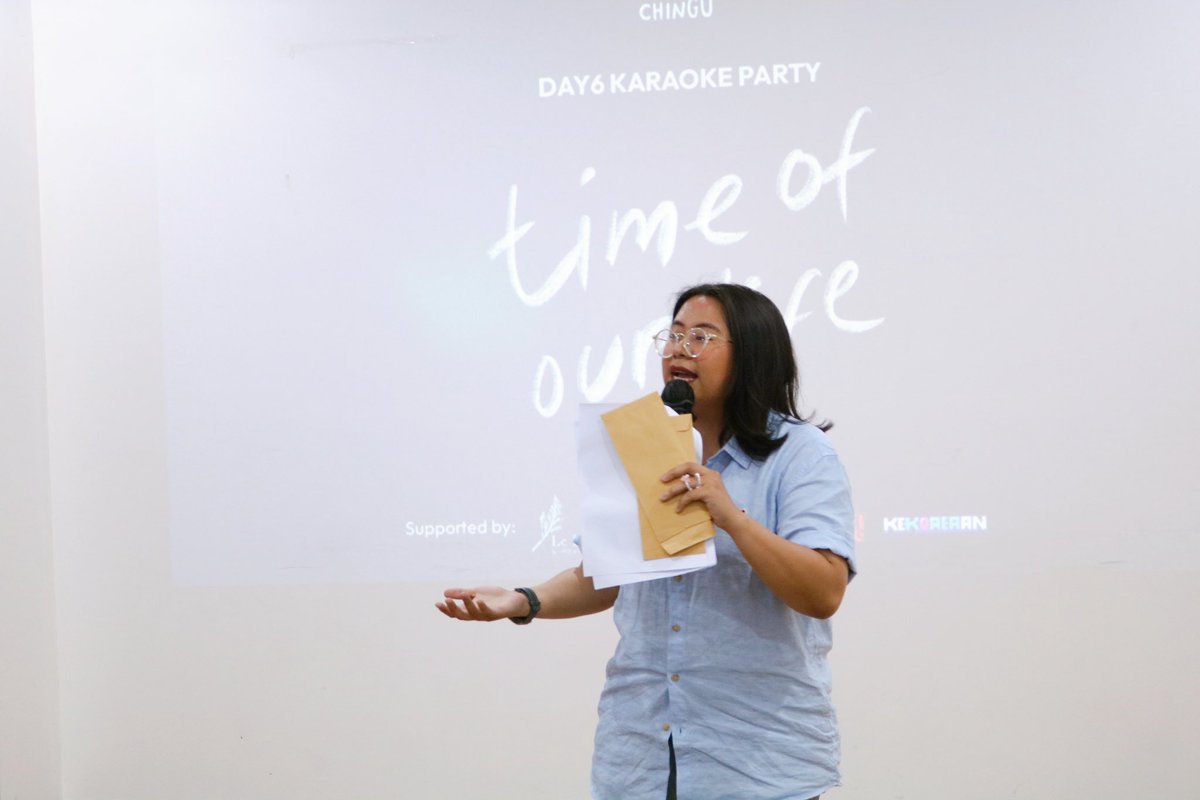 93linechingu's tweet photo. Sneak peek foto-foto dari event #93LineChingu, TIME OF OUR LIFE: DAY6 Karaoke Party โจ
(Terima kasih buat kakak-kakak yang bawa banner di kiri bawah! Jadi photo spot favorit para peserta acara juga ๐) https://t.co/pJFDKAtCpK