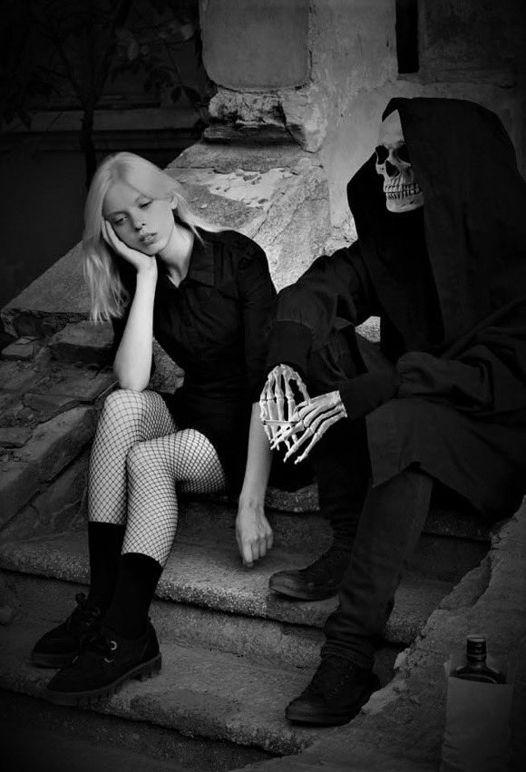 “The Reaper of Death, the Angel of Life. 

They walk together in day and night.” 

~ Jessica Sorensen 🤍🖤

#OfDarkAndMacabre
#31DaysofHalloween #31DaysofHaunting