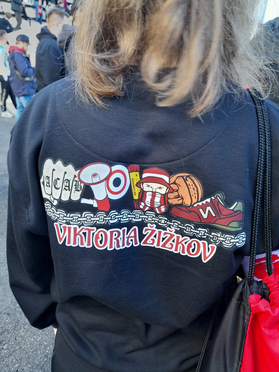 RedFox88457705's tweet photo. Prezentace návrhu  a výsledný potisk na mikine  ..... 
Potisk možný na mikiny , trička , bundy , šály,  nalepky atd...
#navrh #potisk #mikiny #trika #šály #nalepky #samolepky  #art #graffiti #graffitiart #characterart #character #viktoria #zizkov #girls #fans https://t.co/Joz00ubFV1