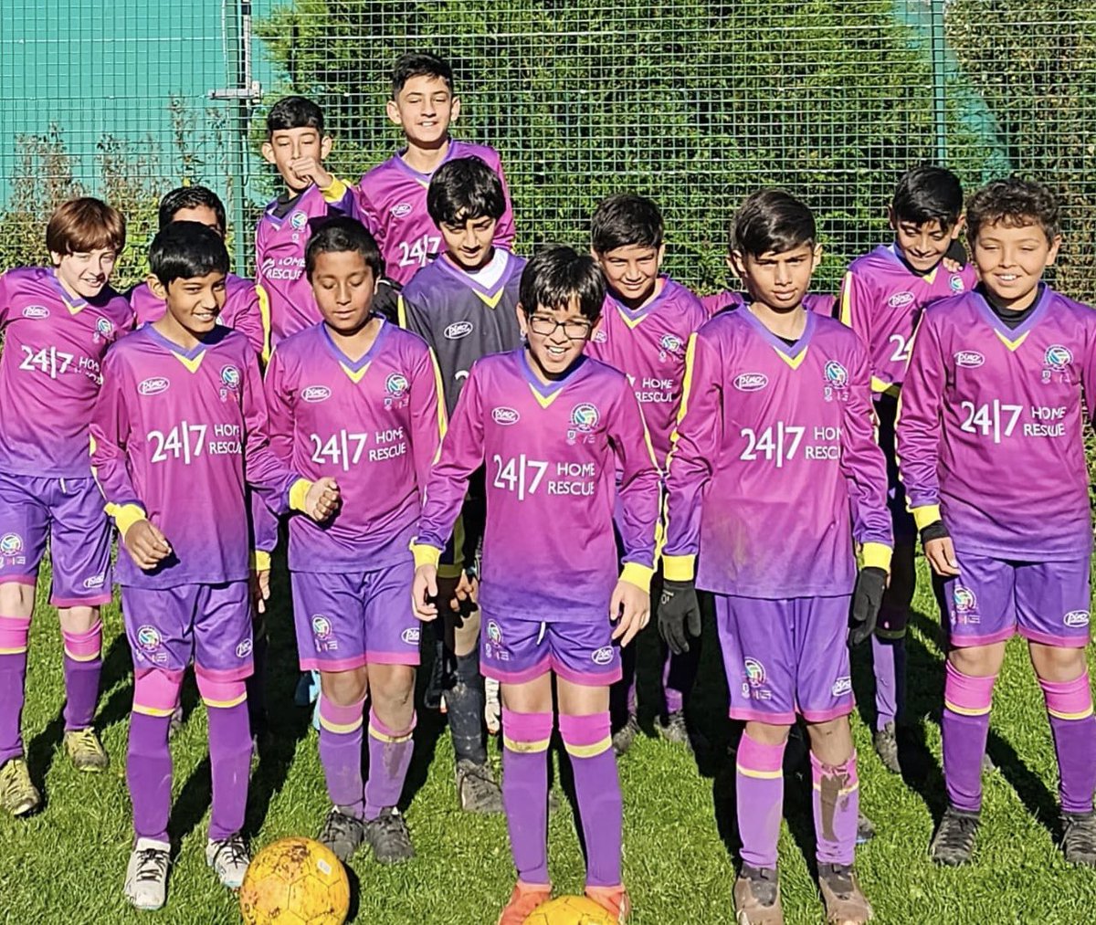 ahffc's tweet image. Feeling grateful for the support we have been given by local businesses 🤲🏻

Our club sponsor @247homerescue has been integral to our success over the years. 

And thankyou to Ahmed Deshmukh of @Specsavers Blackburn for sponsoring our Under 12s Nike jackets. 

They look great 👌🏼😍