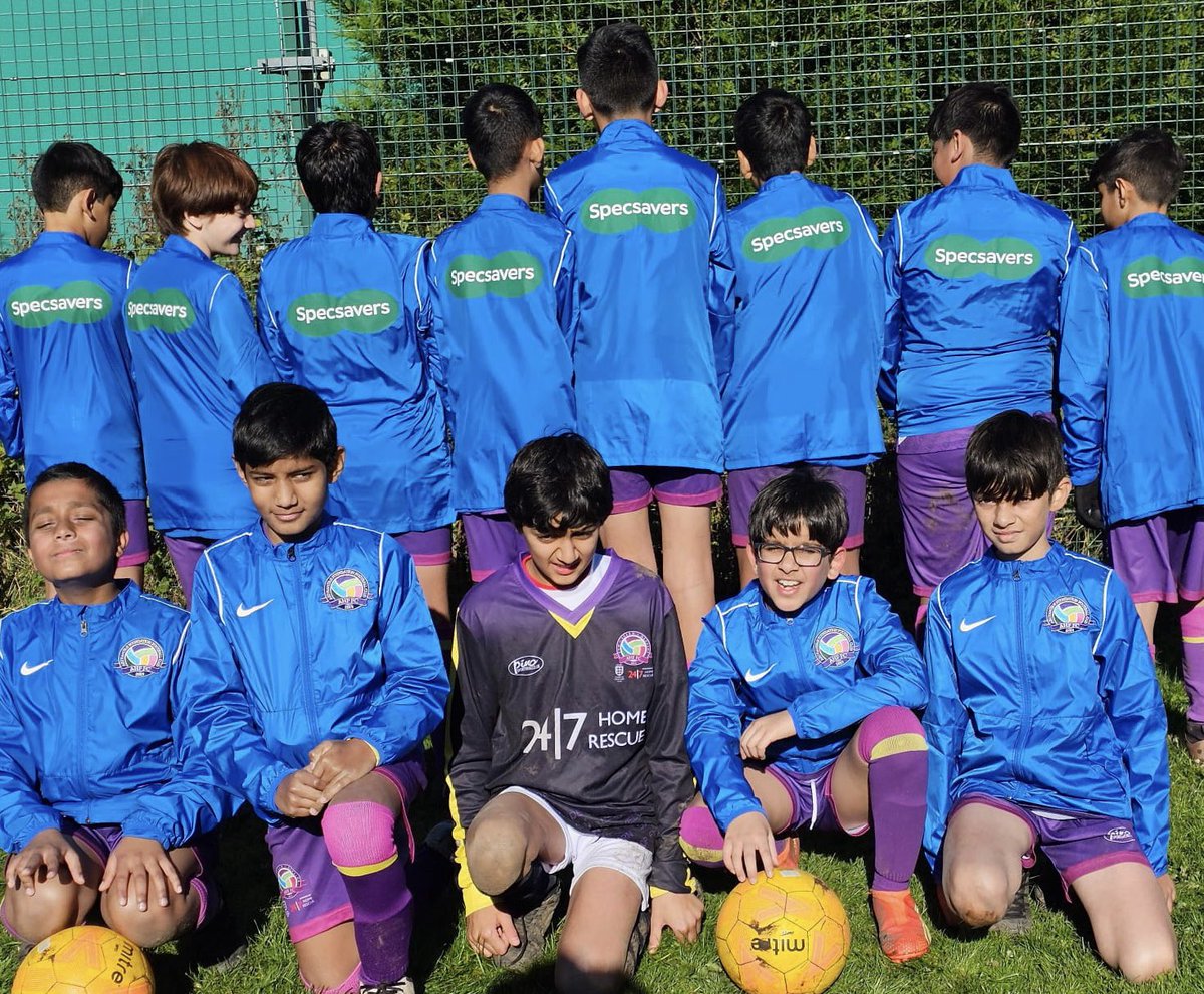 ahffc's tweet image. Feeling grateful for the support we have been given by local businesses 🤲🏻

Our club sponsor @247homerescue has been integral to our success over the years. 

And thankyou to Ahmed Deshmukh of @Specsavers Blackburn for sponsoring our Under 12s Nike jackets. 

They look great 👌🏼😍