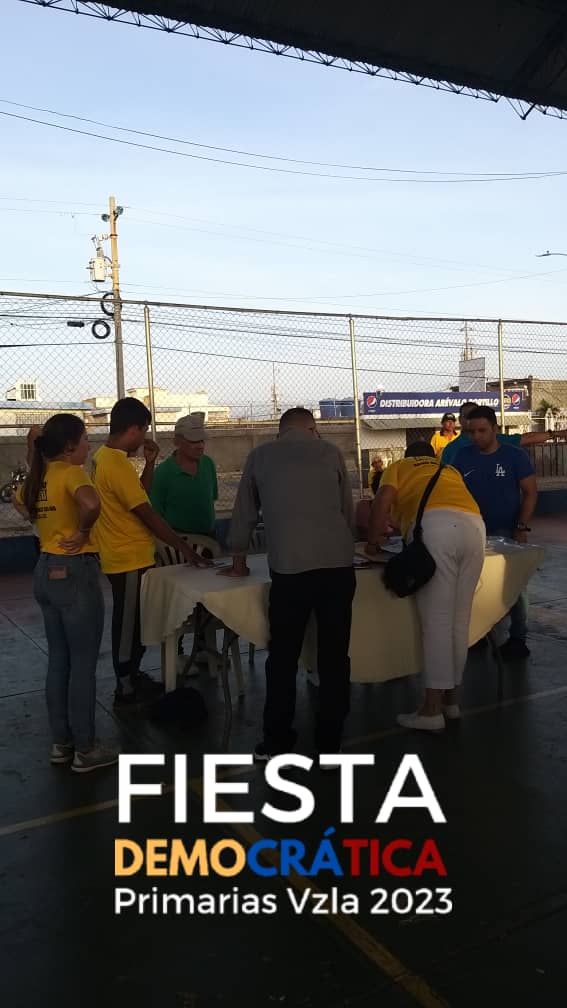 WalterG27284265's tweet photo. Instaladas 3 meses en el Sector 9 de San Jacinto, Maracaibo - Zulia. Venezuela
#Primarias2023 
#fiestademocratica https://t.co/nWFPFKVLZX