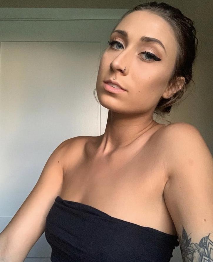 KlaudiaToth's tweet image. Szioka 
Minden bekövetés retwetelés után jár 2 perces masztis videó
Legyünk többen 💦