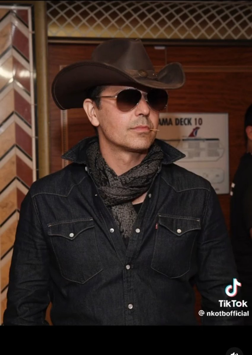 germain_bonnie's tweet photo. 🔥Jordan is perfection🔥 He makes my heart skip a beat, and he takes my breath away ❤️. I don't think I can wait until The Block Revisited Tour 2024 to see this #dropdeadgorgeous man again?! #jorgasm #jordanknightofficial #jordanknight #jordanknightgirl #nkotbcruise2023 https://t.co/bhkTjyeGbv