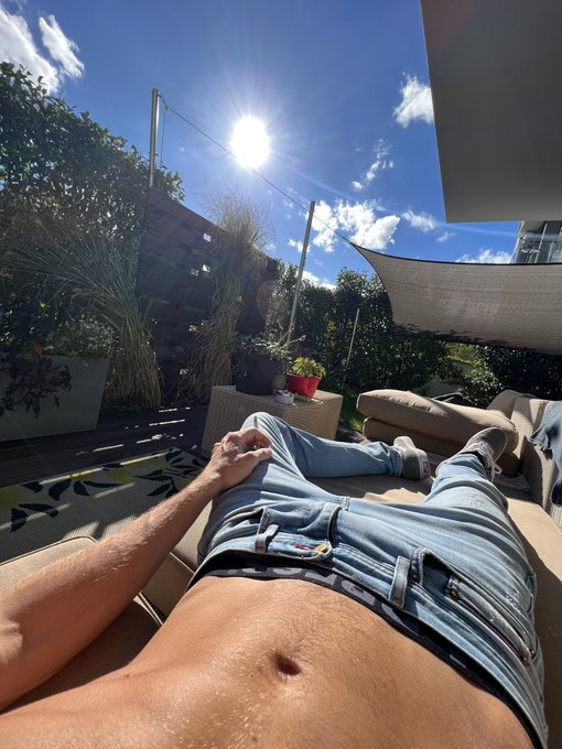 not much but it&rsquo;s awesome https://t.co/aDnpQyCF90<a href="/tag/barely18"class="tags"><span>#barely18</span></a>