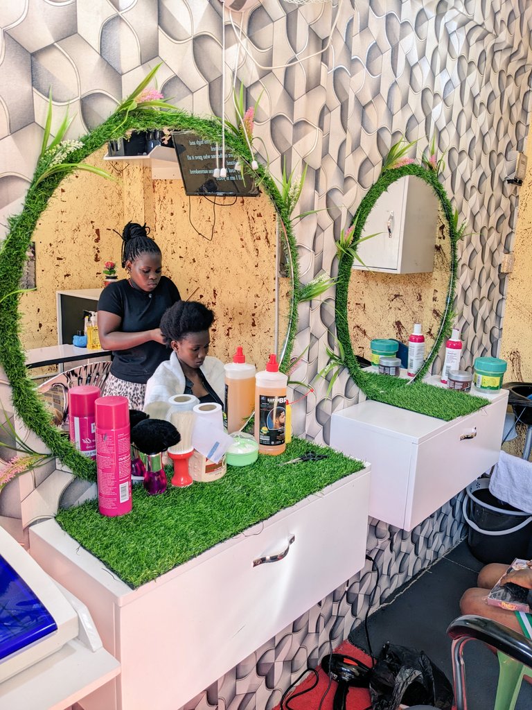 WebzRick's tweet image. The Kings and Queens Hair Castle