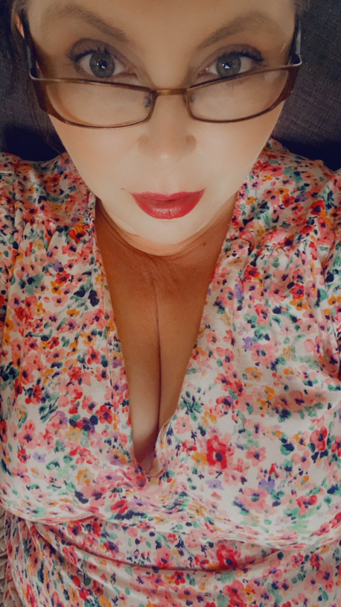 Emmyd47's tweet photo. Feeling poorly today, some one come look after me? #needsometlc #bbw #milf https://t.co/5WmLpuPRvk