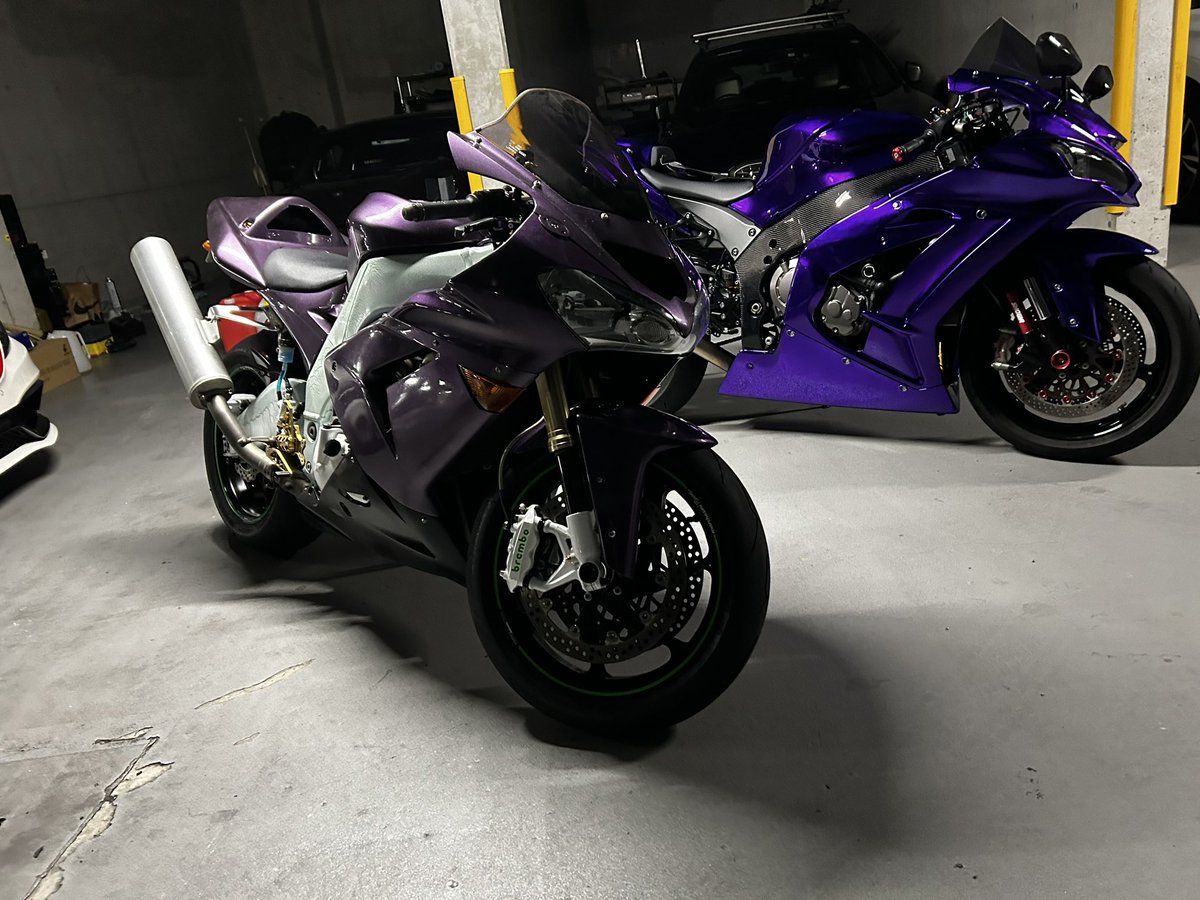 Z33SC1's tweet photo. 固定】
車　　Z33(s/c) 
C63s amg
バイク       ZX-10R×2台
【生物】
チワワ×2匹
イタグレ×1匹
ヤモリ
ゲッコー
アクアリウム https://t.co/KYKFwKYVVQ