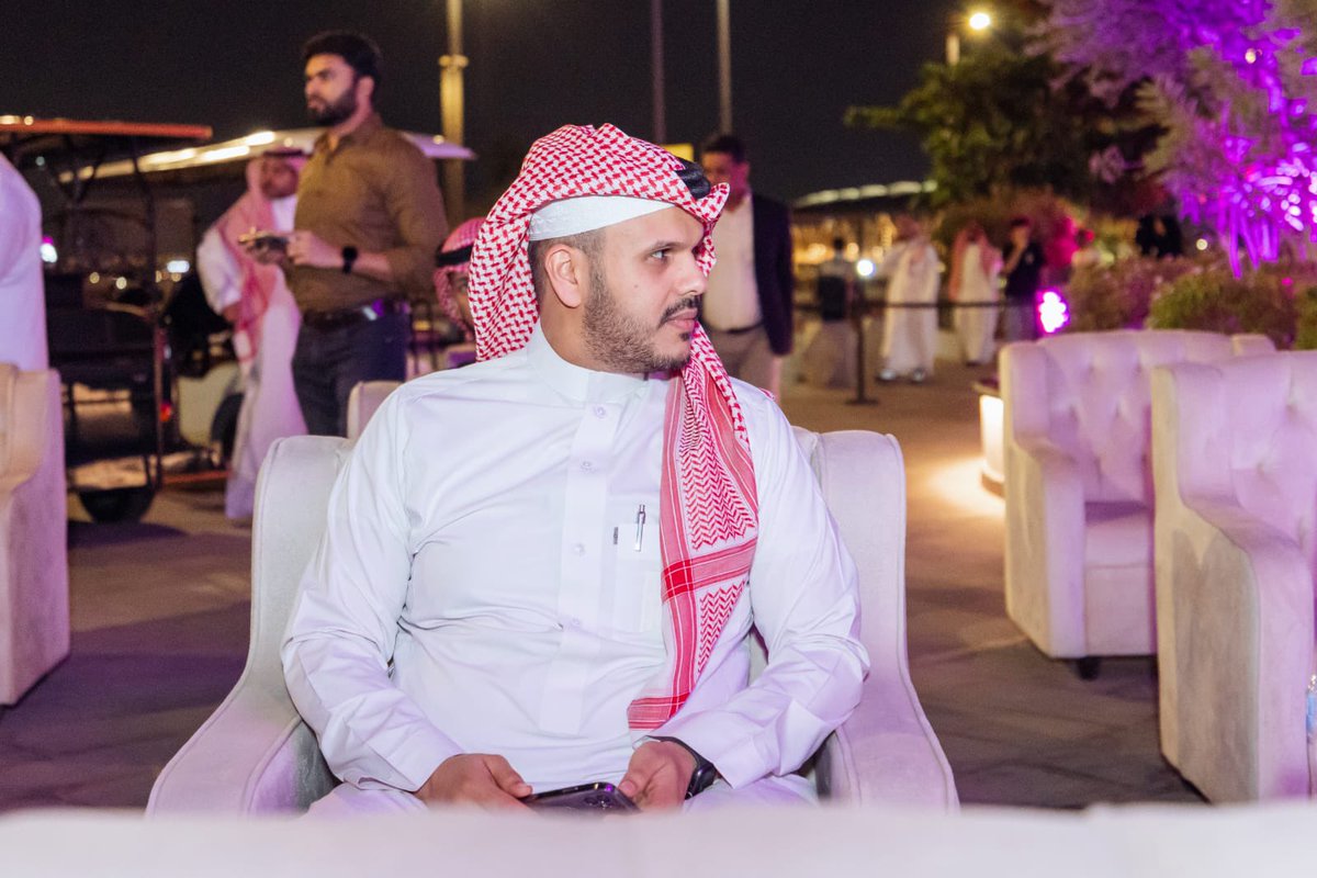 AbdullahALFAlFl's tweet photo. بدعوة خاصة من شركة #هامات القابضة تشرفنا بالحضور والمشاركة ضمن منسوبينا من #شركة_الأندلس_العقارية في حفل افتتاح #ذا_فيلج مول بمحافظة #جدة وجهة التسوق الجديدة 18 اكتوبر 2023 .

#عبدالله_الفيفي https://t.co/ECreyqen9e
