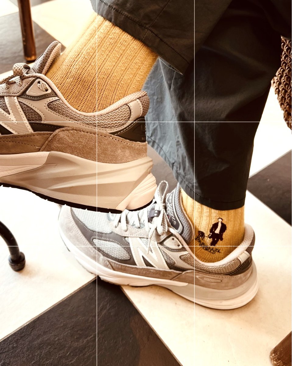uwatercolor_uwc's tweet photo. NEWBALANCE m990 v6
#watercolor #uwatercolor #brushpendrawing #daily #drawing #kuretakezig #kuretake #sketch #fashionsketch #sketchbook #doodle #紙とペン #アナログ #日常 #イラスト #絵 #日常系 #透明水彩 #graphpaper #chefpants #darkslate #billybuddusky #newbalance #m990v6 #gray https://t.co/eAW4WWHAWo