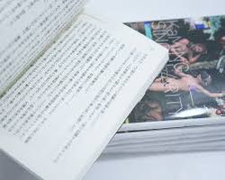 amemi_c5's tweet photo. そういえば失念していたのだけど、いま100BANCHで期間限定で『KaMiNG SINGULARITY』の単行本(¥1000)販売中です!
いつもは逃げBarでしか販売していないので、都内でゲットできるチャンスは稀。世界に100冊しかない単行本です⛩️(残り10部ほど)
#kamingsingularity
#DESIGNARTTOKYO2023 https://t.co/gdfxXeqktR