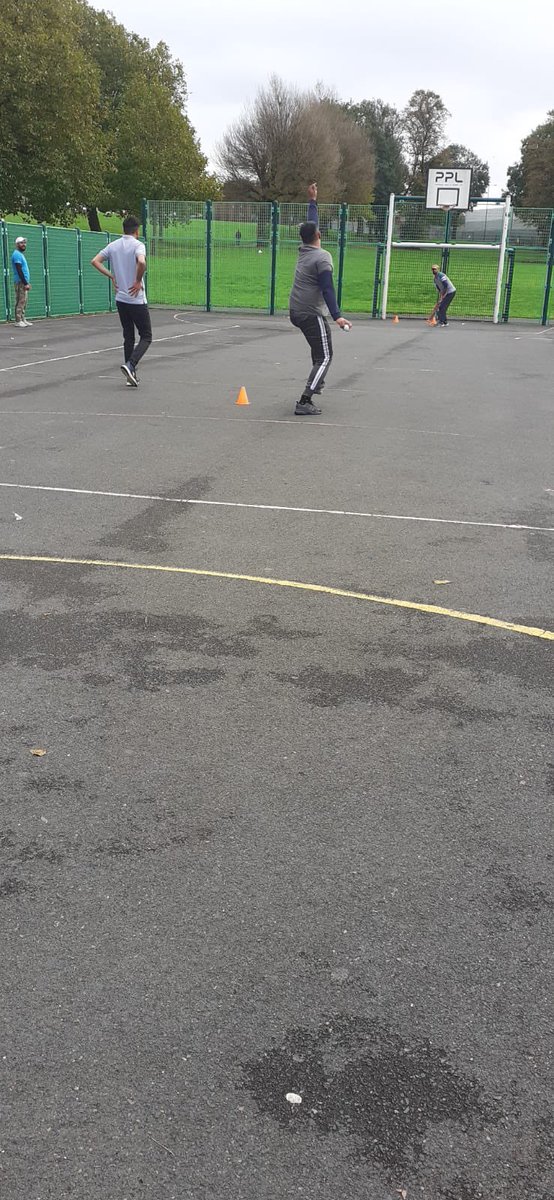 ASFAP5's tweet photo. Nice to see some local residents enjoying a beautiful game of cricket in the park with their friends this Sunday morning! 🏏 https://t.co/lUU6E8WDCt