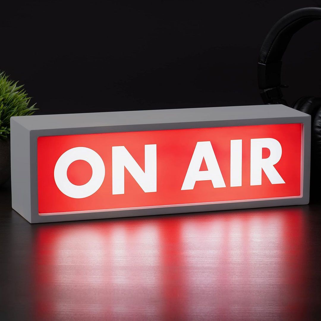 ZatuHome's tweet photo. This classically styled On Air Light will bring a retro feel to any room and the bold warning lights are designed to get someone’s attention before they enter the room and disturb you! There will be no doubt as to whether the light is on or off. 

#christmas #present #streamer https://t.co/acXpPWqMTN