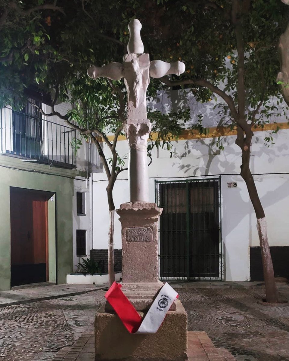 TunaMagSevilla's tweet photo. La bondad siempre vencerá a la maldad. Que no te hagan pensar lo contrario.

La cruz de Santa Marta, testigo de nuestras noches de ronda y patrimonio histórico de Sevilla, volverá a brillar bajo la luz de la luna.

Y en su plaza se escucharán otra vez los sones de nuestra tuna. https://t.co/6LBXkhJT1o