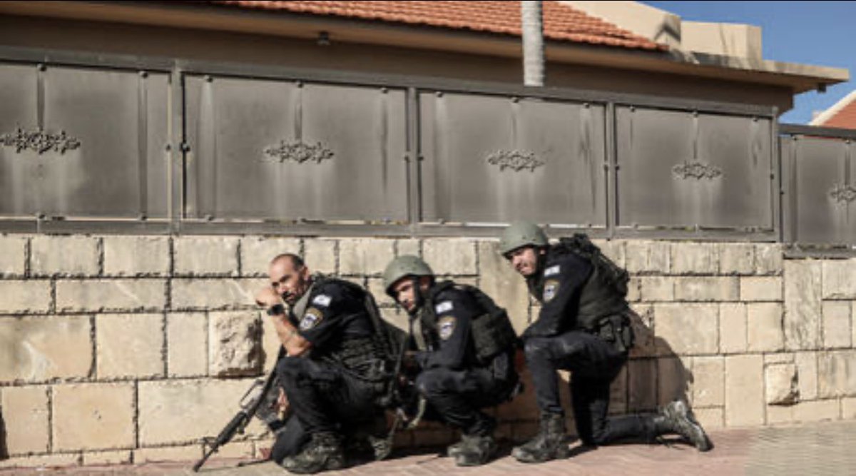 إصابة 1210 من الضباط والجنود الإسرائيليين بالإعاقة منذ بداية الحرب،هذا آخر ما أعلنه جيش الإحتلال الإسرائيلي اليوم من خسائر بشرية،هؤلاء الجنود أصبحوا خارج الخدمة علاوة على القتلى والأسرى والجرحى من جنود جيش الاحتلال 
هكذا تكشف إسرائيل يوما بعد يوم عن حجم خسائرها الكبيرة في معركة