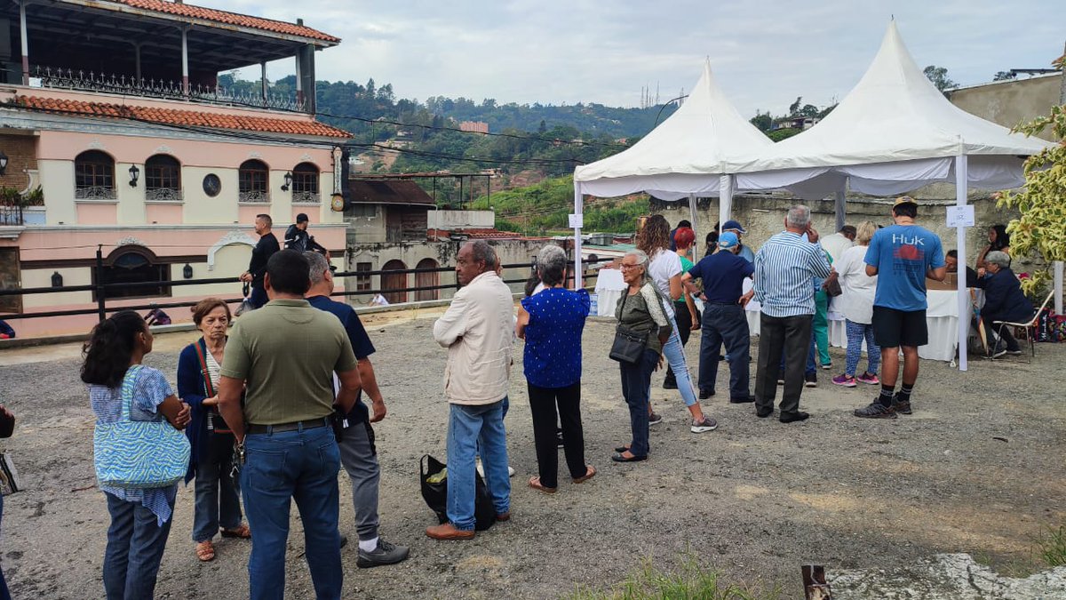 eliasayegh's tweet photo. Ya los 7 centros de #ElHatillo próximos a abrir mesas. Ya todo instalado, dispuesto y electores esperando. Mi agradecimiento a todos los voluntarios que madrugaron para colaborar en este proceso de #Primarias2023!

Estoy seguro que nuestro Municipio #ElHatillo será un modelo de organización y participación!