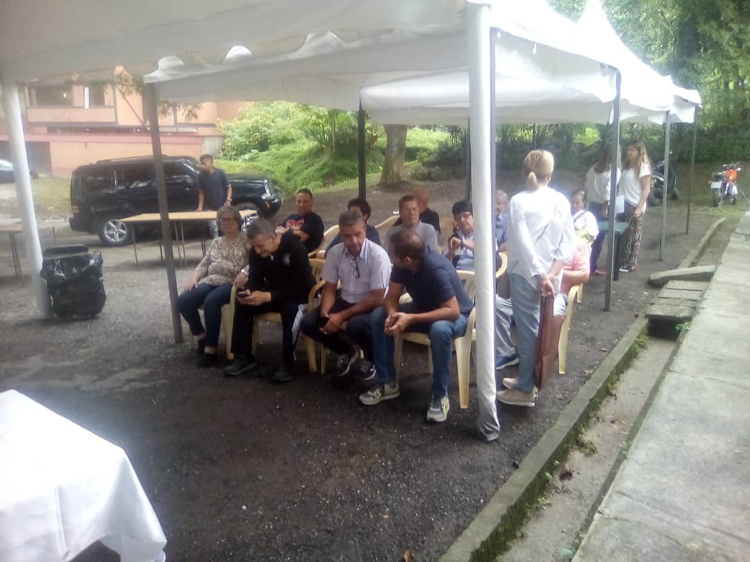 eliasayegh's tweet photo. Ya los 7 centros de #ElHatillo próximos a abrir mesas. Ya todo instalado, dispuesto y electores esperando. Mi agradecimiento a todos los voluntarios que madrugaron para colaborar en este proceso de #Primarias2023!

Estoy seguro que nuestro Municipio #ElHatillo será un modelo de organización y participación!