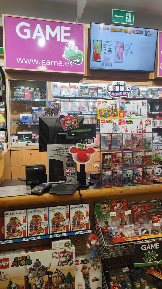 SaucePoetry's tweet photo. Hoy en la 347 Festival park recibimos a nuestros clientes con nuestros trajes de gala para celebrar #supermariobrowonderengame
#supermariobroswonderengame con @VideojuegosGAME @NintendoES y que todos se vayan con una sonrisa y la mejor experiencia https://t.co/oR54ia51oZ