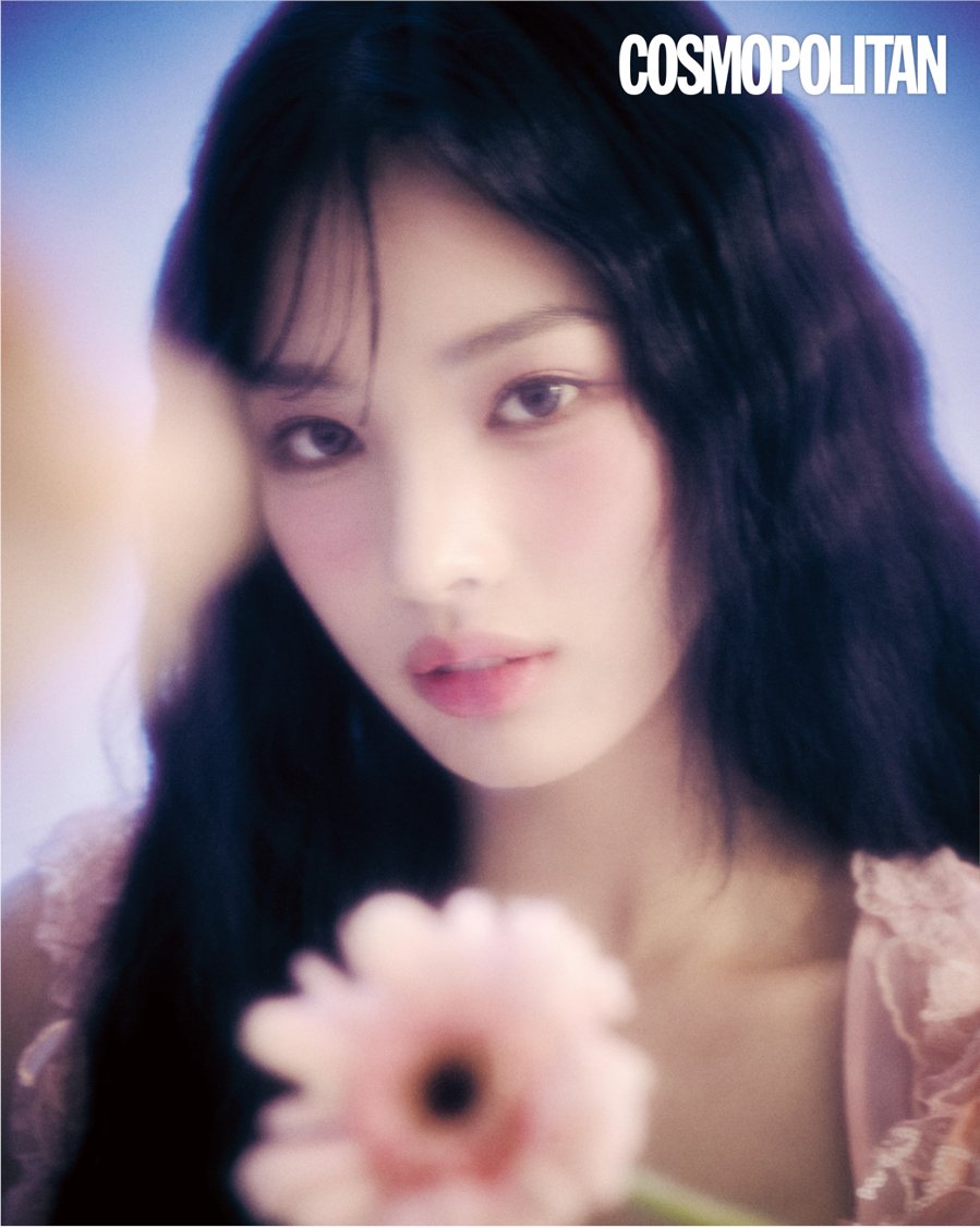 ‘An Iron Hand In A Velvet Glove’ 앨범으로 솔로 데뷔한 지니❤️

해운대에 살던 어린 시절부터 20살이 된 지금까지!😉
솔로 아티스로 새롭게 출발하는 그녀와 함께한 더 자세한 화보 및 인터뷰가 궁금하다면?👀

➡ bit.ly/406DOba

#지니 #지니솔로