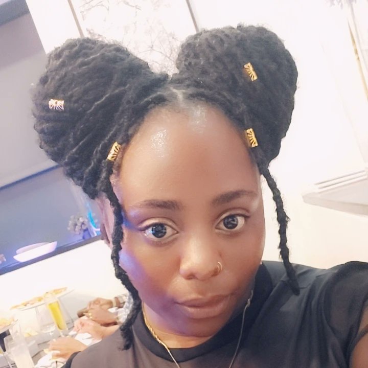SereneAxios's tweet photo. Wunna dem got balloons pun my page and ting!!

#Track31
#BirthdayGirl https://t.co/Xqy3eiTkFJ