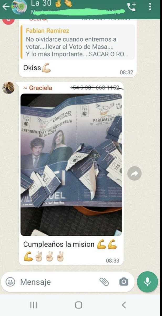 ElTrumpista's tweet photo. 🚨 Grupo kirchnerista organizado para robarle a Milei: “No olviden votar Massa y sacar o romper los votos de Milei”

Acto seguido gente cumpliendo esa “misión”

Democracia.. https://t.co/hDcplnbOse