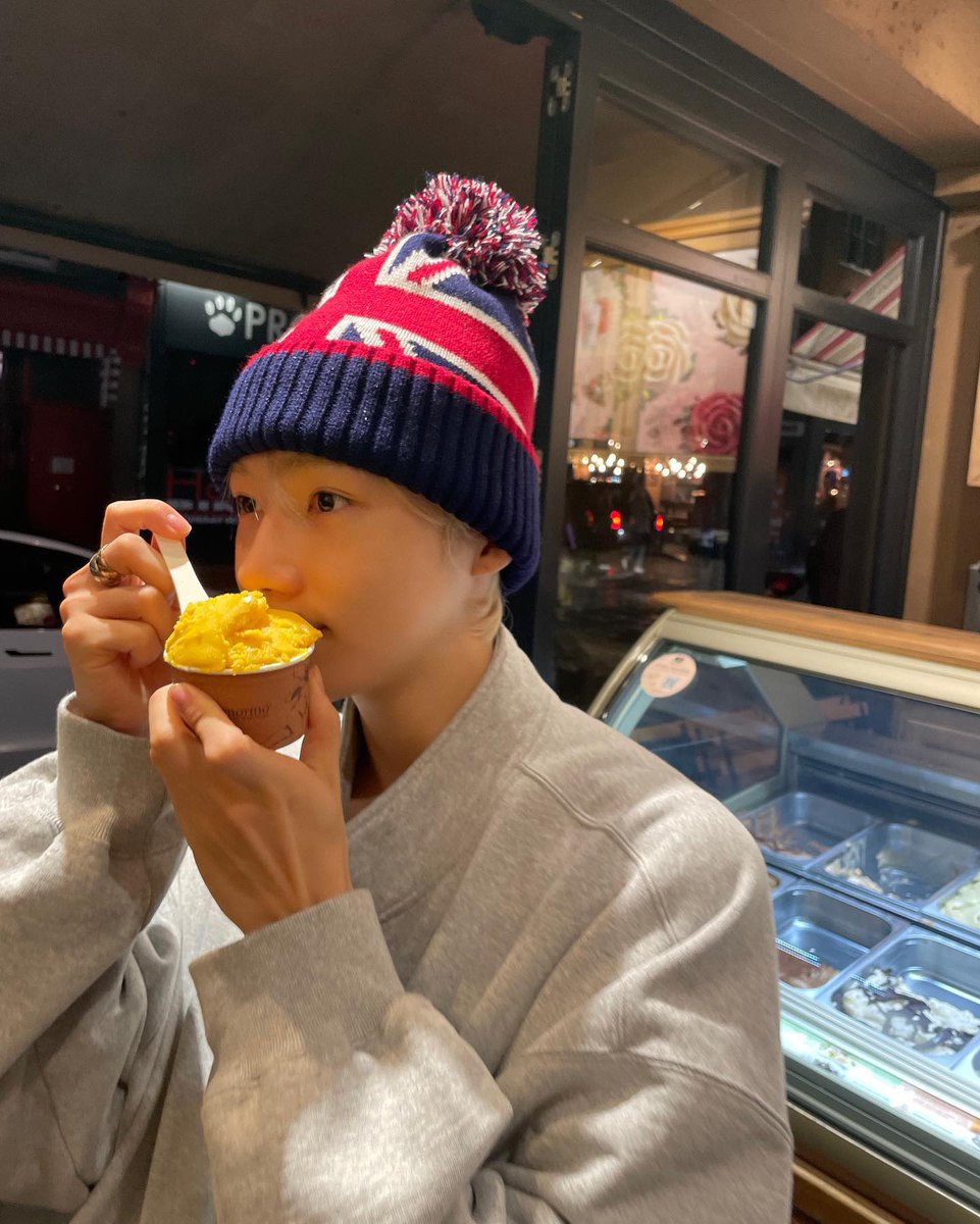 앞으로 구르고 뒤로 구르면서 봐도 5살이자나