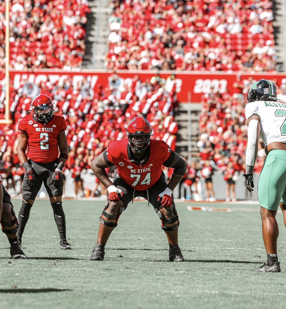 JayyRxch's tweet photo. Blessed to receive an offer from North Carolina State  @Coach2J #BigMenLead #1Pack1Goal #HTT 🔴🐺⚪️ #JUCOPRODUCT https://t.co/IxpJFQENUr