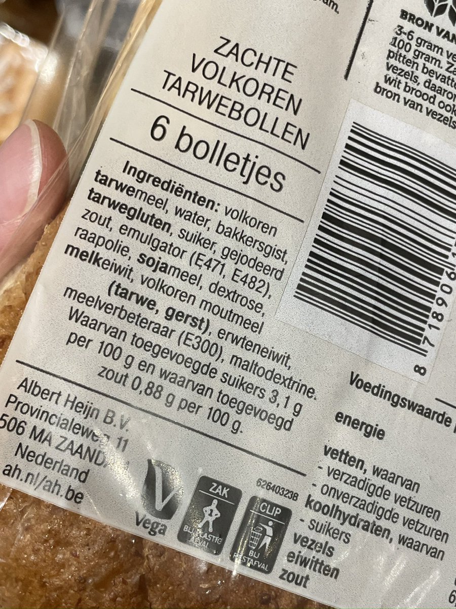 Hey <a href="/albertheijn/">Albert Heijn</a> waarom stoppen jullie bakkers opeens melk in de bruine bollen? Voorheen diverse soorten koemelk vrij. Zeker de Waldkorn bollen waren voorheen heerlijk. #dtv #allergie #koemelkallergie