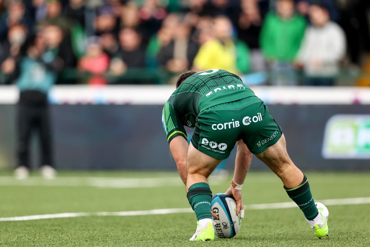 connachtrugby's tweet image. 𝐓𝐡𝐞 𝐁𝐥𝐚𝐝𝐞 𝐢𝐬 𝐨𝐧𝐥𝐲 𝐠𝐞𝐭𝐭𝐢𝐧𝐠 𝐬𝐡𝐚𝐫𝐩𝐞𝐫 🔪

Two hat-tricks last season

The @monivearfc man has already started the 2023/24 season in style with a hat-trick in Round 1 🟢🦅

#ConnachtRugby | 📸 @Inphosports