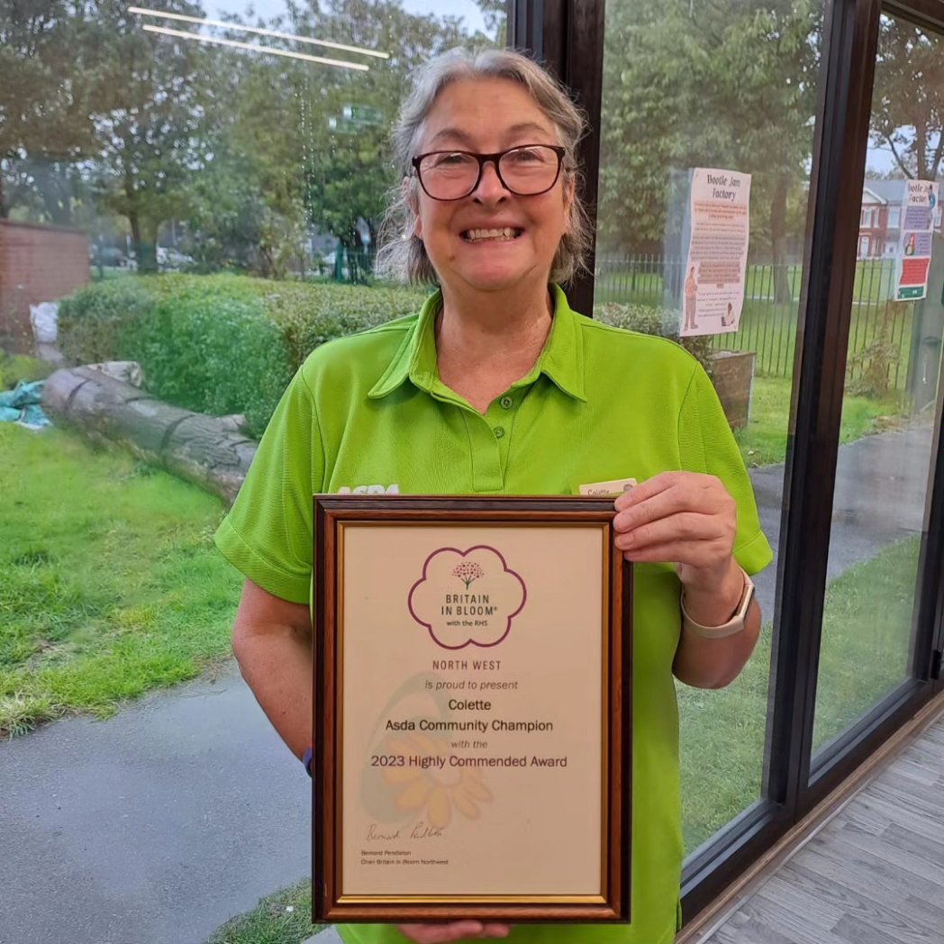 What an honour to receive this award from @nwibofficial1 thank you so much 🥰 I have loved supporting Bootle in Bloom and it's gardening community and love how much it's grown over the years. Onward and upward for next year's planning 🥰 @TakingRoot3 @Regenerus @AsdaCommunity