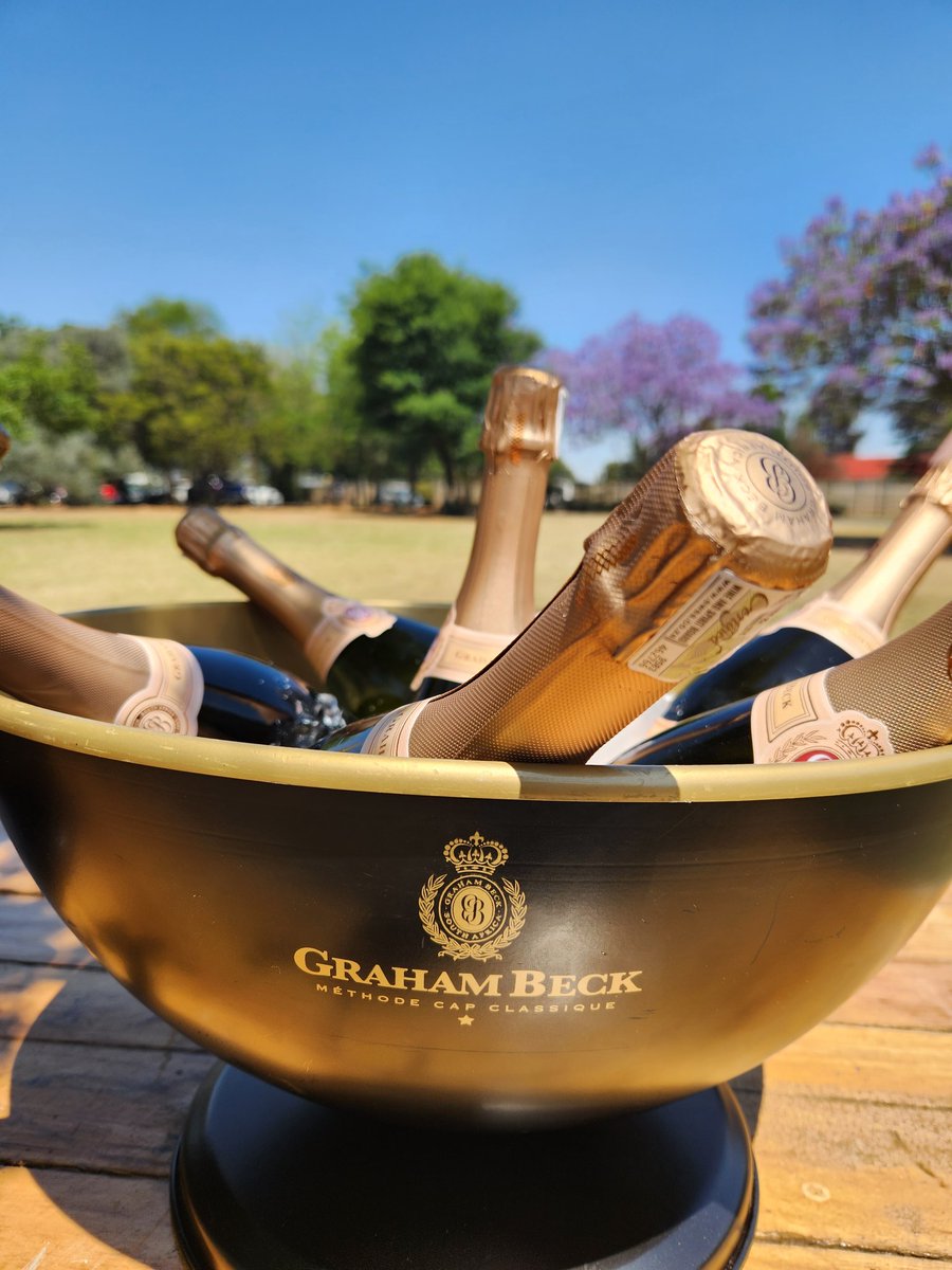 Time to relax 🥂... @GrahamBeckSA @Mandla_MaWine #celebratewhatmatters #houseofbeck