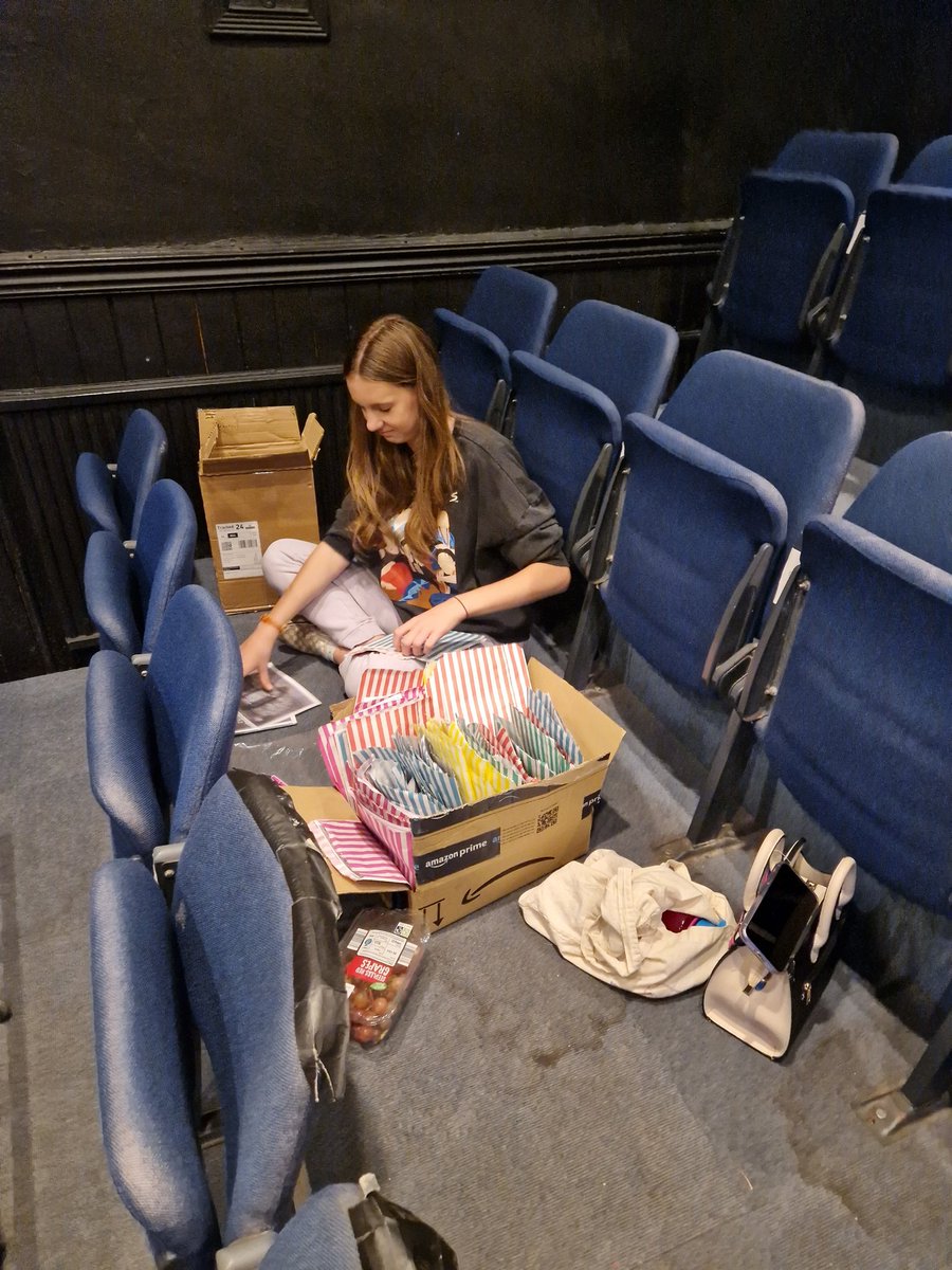 Prepping a treat for the audience! Get your tickets for 'Play Time' and find out what is in the bags! Buy Friday tickets and your ticket money will go to support Velindre Cancer Centre. theplaygroupabergavenny.co.uk @MelvilleCentre @AberChronicle @Velindre #newcomedy #80stellyvibes